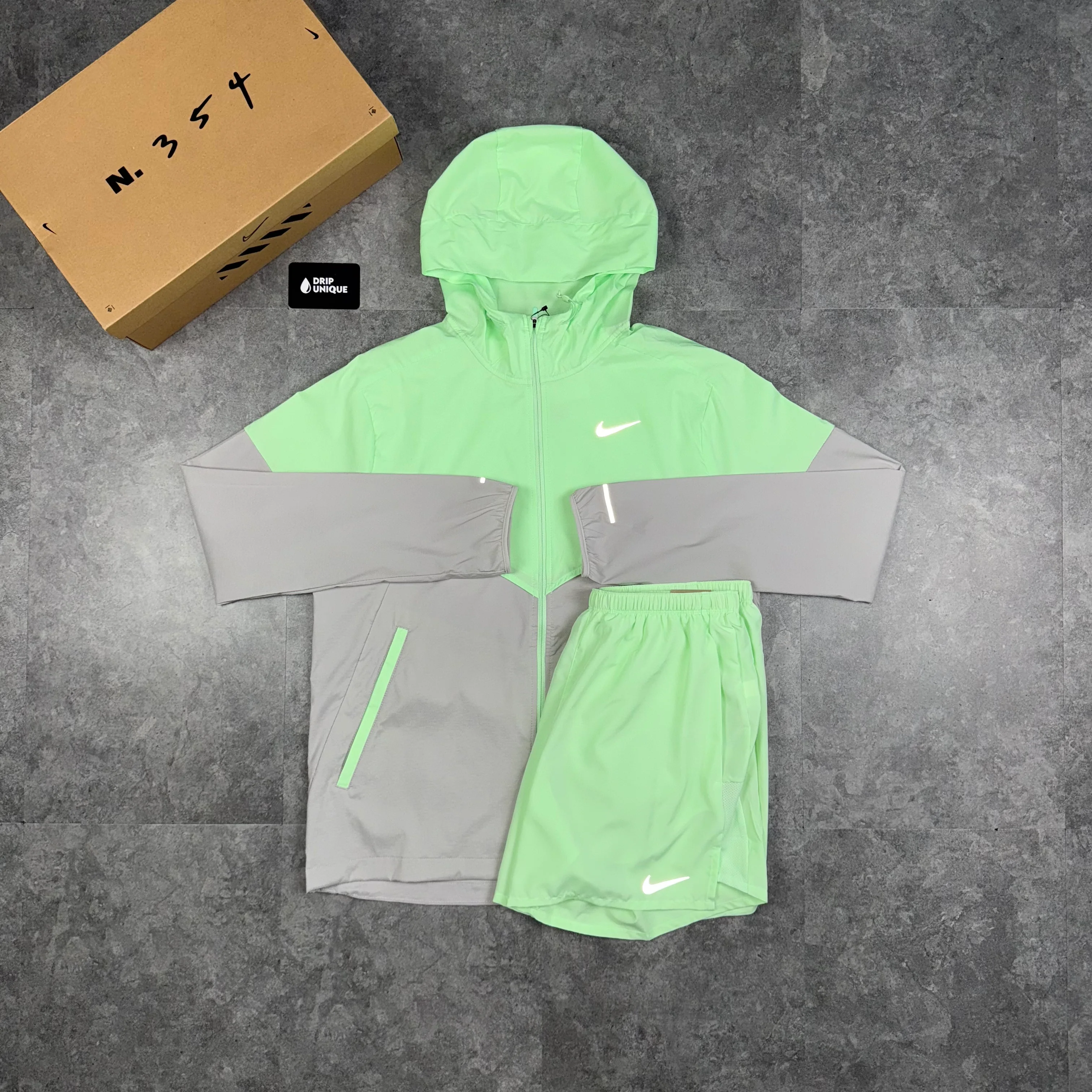 Nike Dri-Fit Challenger Shorts 5" Vapour Green - Image 3