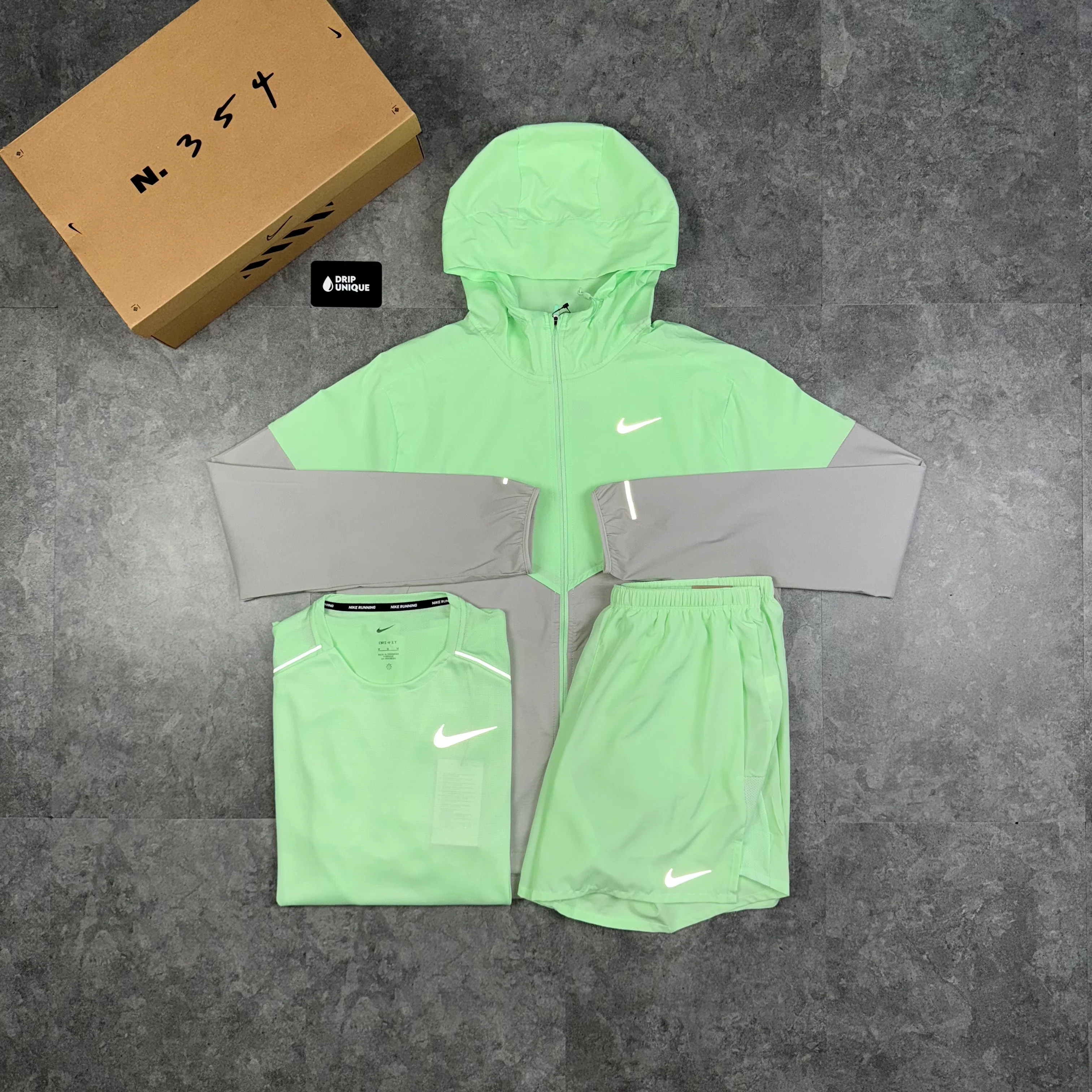 Nike Dri-Fit Challenger Shorts 5" Vapour Green - Image 4