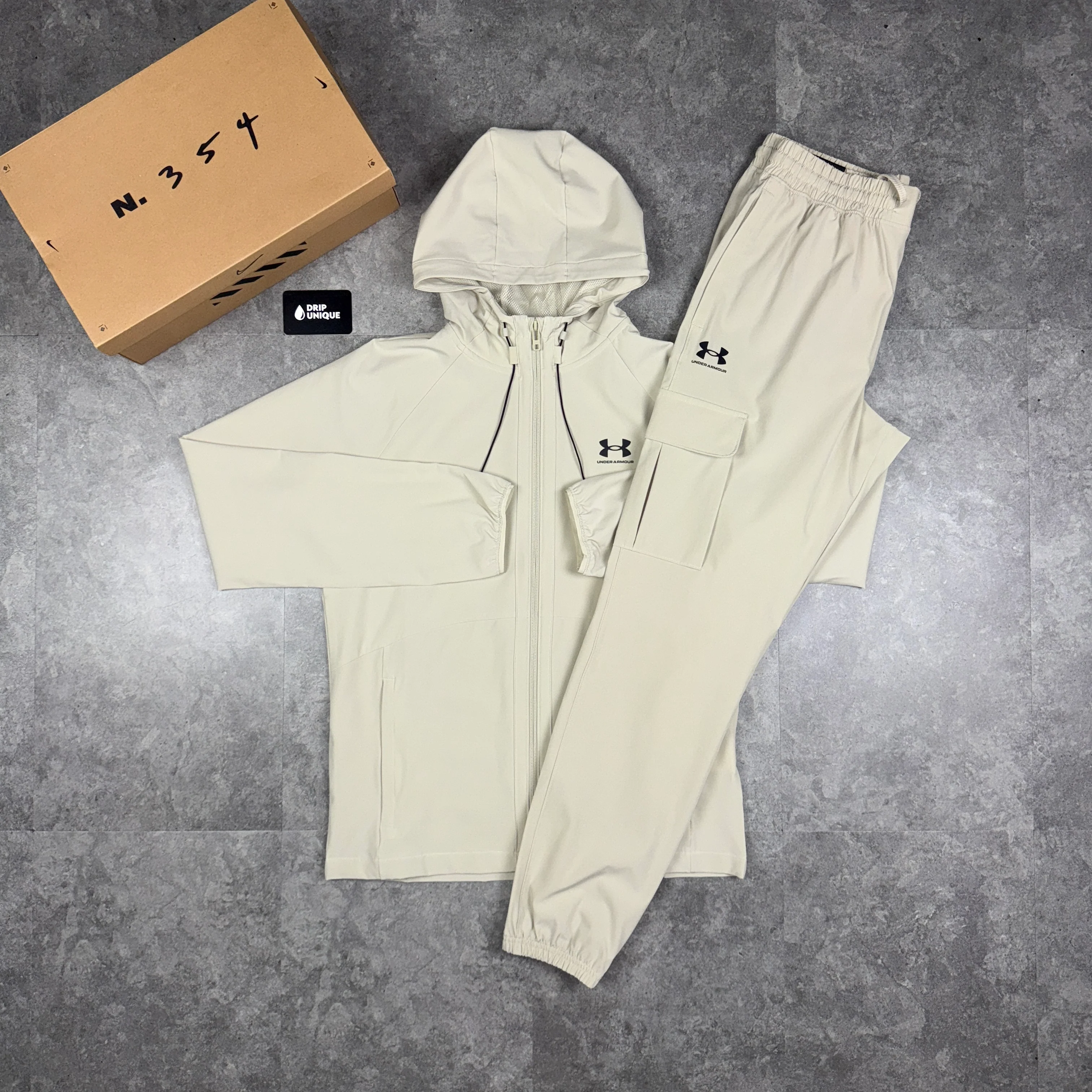 Under Armour Windrunner Jacket Stone - Image 3